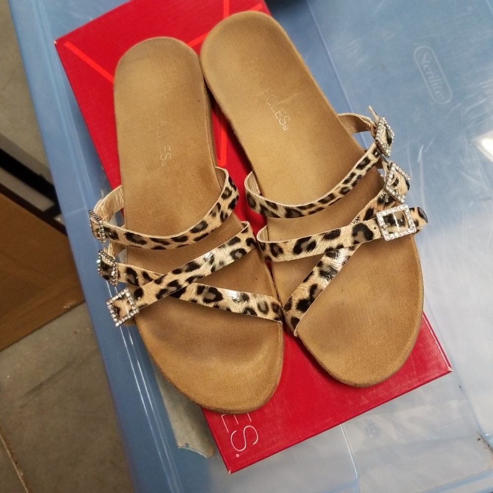 Aersoles Leporad Print Sandals.